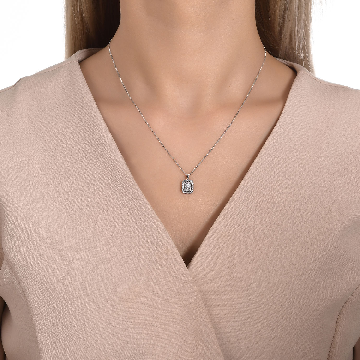 0.19 Karat Pırlanta Baget Kolye