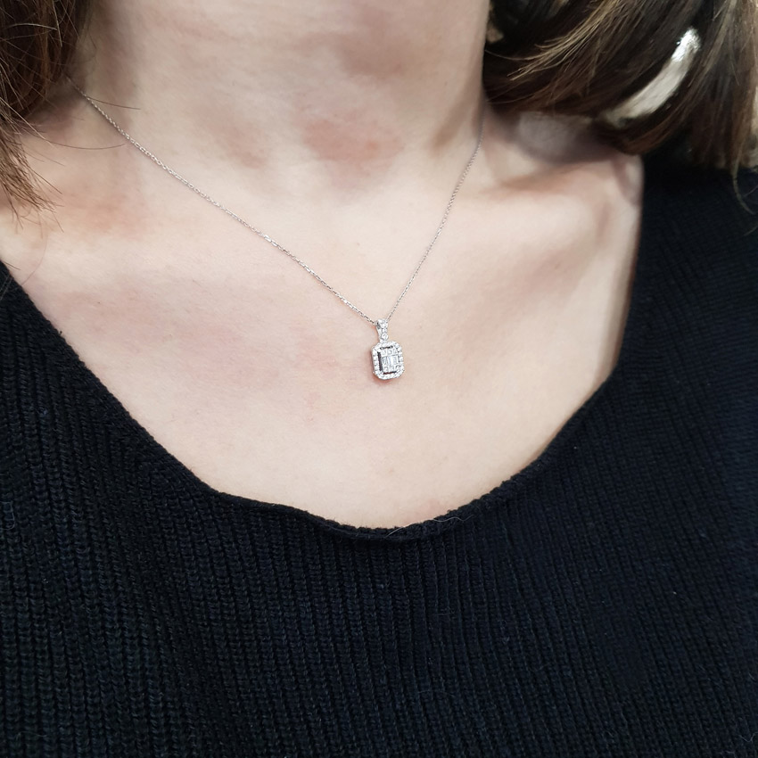 0.20 Karat Pırlanta Baget Kolye