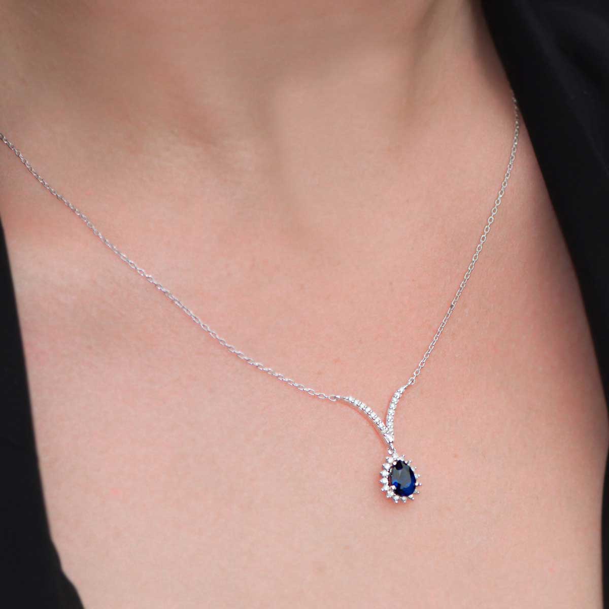 0.70 Karat Pırlanta Safir Kolye