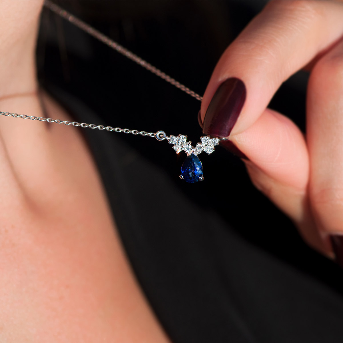 0.92 Karat Pırlanta Safir Kolye